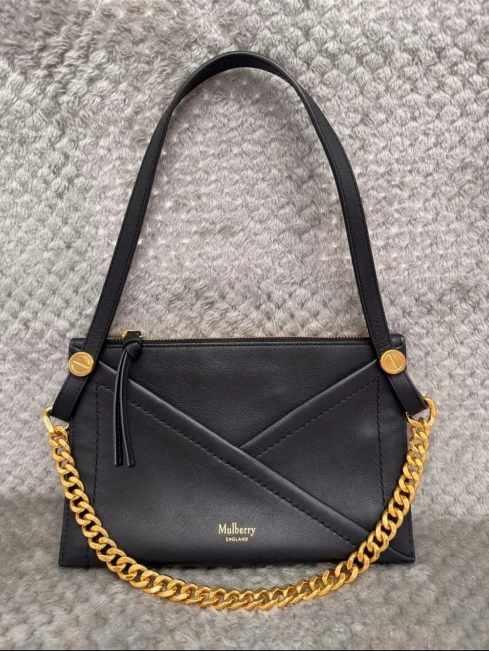 Mulberry Black Leather Shoulder Bag with Gold Chain Accent